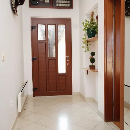 Apartment With A Parking Space Supetar, Brac - 5628
